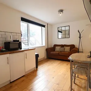 Flat 4, 10 St John's Bournemouth